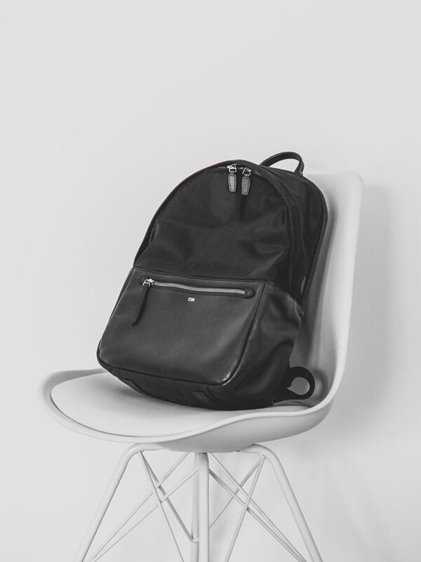 Minimalist Black Large-Capacity Tote – Sleek, Urban-Ready Everyday Bag