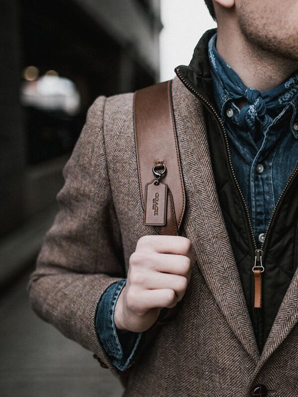 andrew-neel-HqtYwlY9dxs-unsplash Olive-Green Large-Capacity Backpack | 30 L Commute & Outdoor Daypack