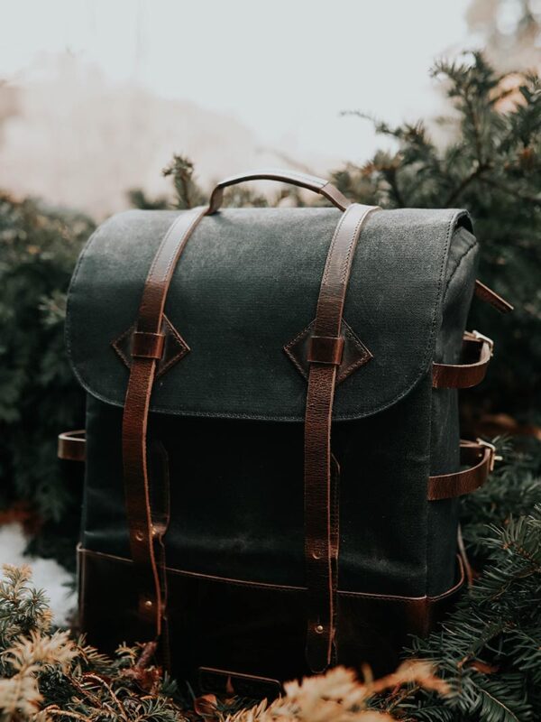 lina-verovaya-Tu9MHTJZhyk-unsplash Olive-Green Large-Capacity Backpack | 30 L Commute & Outdoor Daypack
